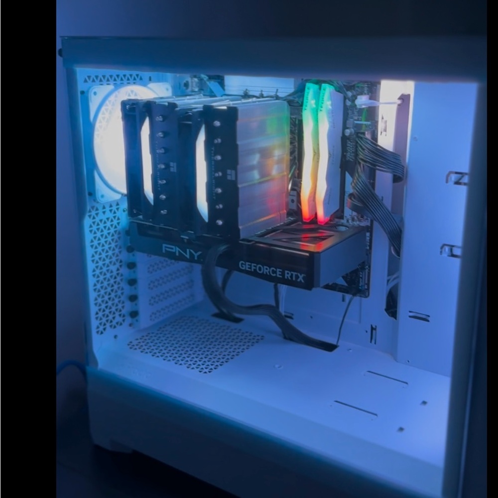 GeForce RTX Gaming PC - White